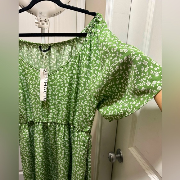 BloomChic Ditsy Floral Elastic Waist Ruffles Pocket Knee Dress - Picture 5 of 6